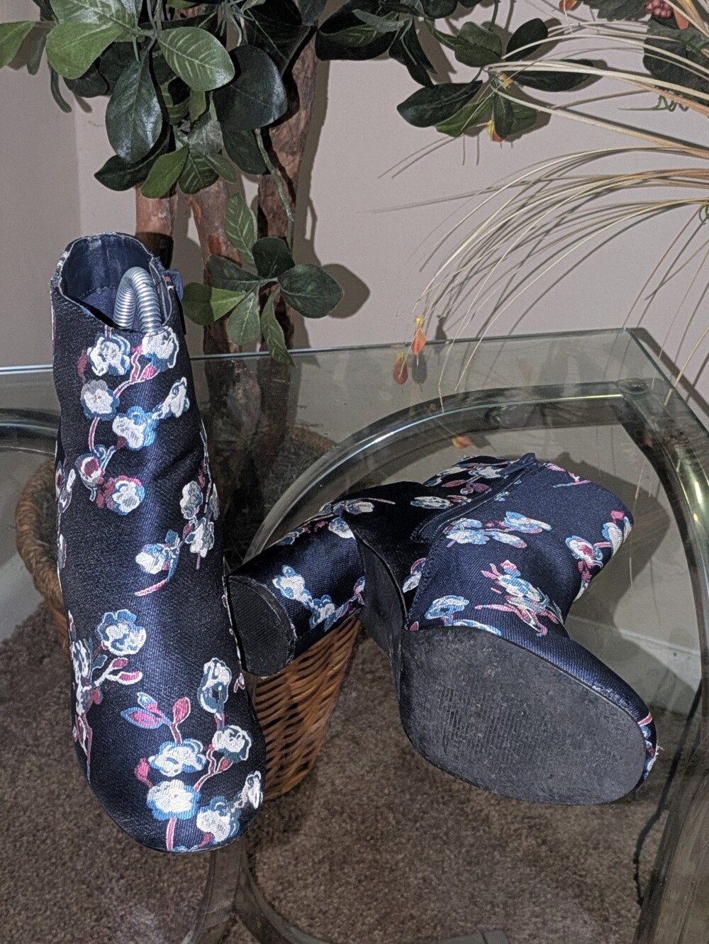 💥FINAL💥Urban Outfitters Black Floral Embroidered Ankle Boots - Picture 6 of 8